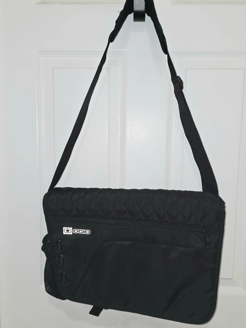 OGIO Vault Messenger Bag in Black with Pockets